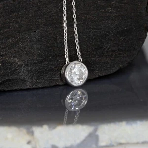 Wert 3540 € Solitär Brillant Anhänger mit Kette (0,52 carat) 750 18 Karat Wei... - Bild 1 von 10