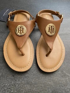 Tommy Hilfiger Sandalen* Gr. 39* T-Strap* Zehentrenner* Gepolstert* NEU - Bild 1 von 10