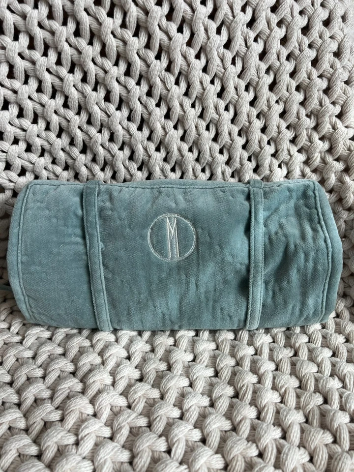 Pottery Barn Косметическая Свернутая Сумка Синий Бархат Стеганые Ювелирные Изделия с Монограммой "M" - Изображение 1 из 1