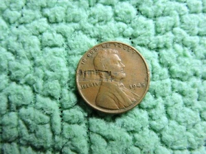 1945-P Lincoln Cent 1c ERROR - Obverse Lamination - NICE! - Picture 1 of 3