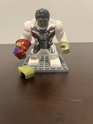 LEGO Endgame Hulk Big Fig Minifigure Jumpsuit sh0611 W/ Gauntlet Infinity Stones - Image 1 of 4