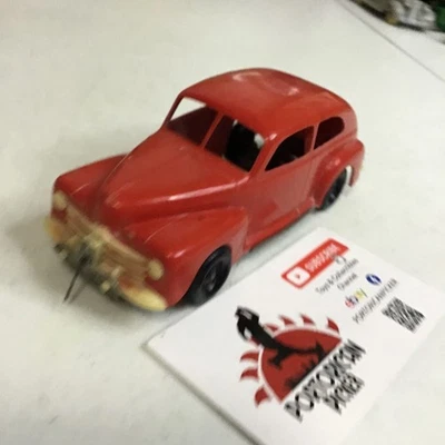 "TRI ANG PENGUIN #3131 QDT PLÁSTICO ROJO AÑOS 40 FORD TUDOR SEDÁN 1/32 o 6"" PIEZAS" Foto 1 de 4