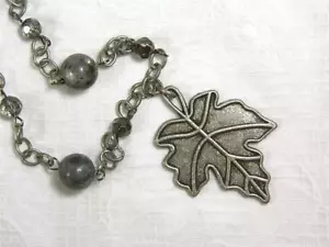 CYNTHIA LYNN "GREY AREA" GREY LABRADORITE BEAD MATTE SILVER LEAF NECKLACE - Picture 1 of 1