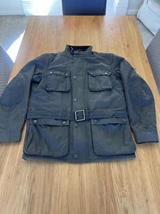 Barbour International Blackwell Wachsjacke Herren Large, salbeigrün wattiert, Gürtel - Bild 1 von 12