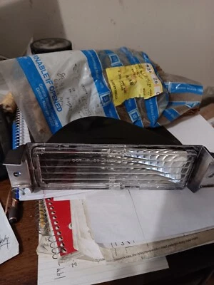 Luz de estacionamiento derecha Pontiac Grand Am 1989-1991 5975044 NOS Foto 1 de 3