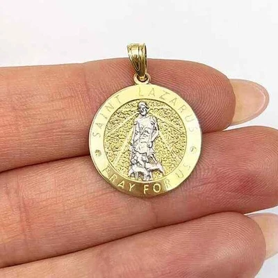 Colgante medallón religioso de oro amarillo de 10 quilates San Lázaro ruega por nosotros 0,8" 0,9" Foto 1 de 4