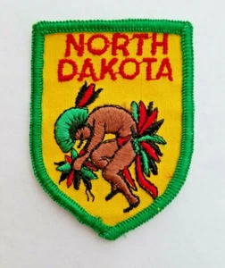 Patch vintage anni 70 NORTH DAKOTA souvenir viaggio di stato ballerina nativa americana - Foto 1 di 4