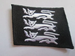 Three Lions Embroidered Iron or Sew On Patch - P098 - Picture 1 of 1