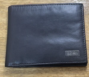Portafoglio uomo Reaction Kenneth Cole pelle marrone scuro bi-fold - Foto 1 di 12