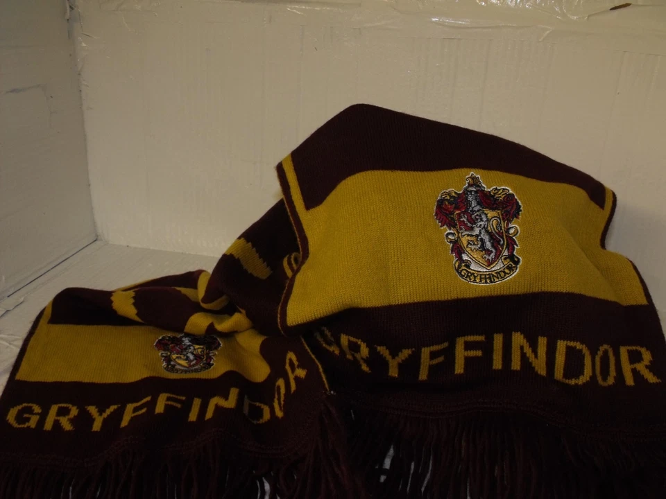 Harry Potter Bufanda Para Hombre Rayas Invierno Lana Borla Gryffindor Bufandas Primark Foto 1 de 4
