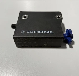 Schmersal AZM300B-ST-1P2P-A Keyed Solenoid Safety Interlock 103001423 *NEW* - Picture 1 of 4