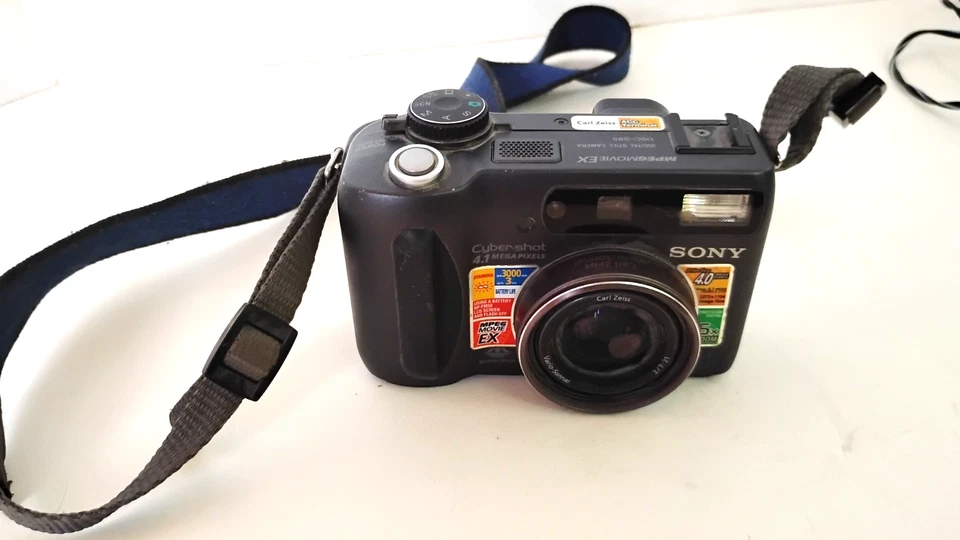 Sony Cyber-shot DSC-S85 4.1MP Digital Camera - Untested - Image 1 of 4