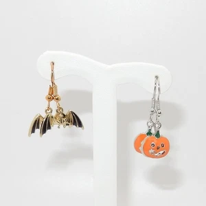 NUEVO SIN ETIQUETAS / Pendientes colgantes de murciélago y calabaza / Halloween / 2 pares en total / Gota de 1" - Imagen 1 de 5