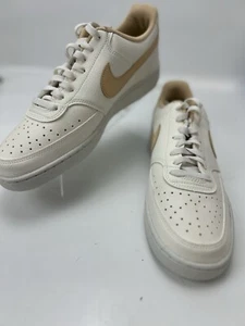 Nike Women's Low-Top Sneaker WOMEN'S Size 11 - Picture 1 of 5