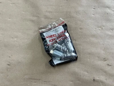 Tuercas de bloqueo de rueda OEM para Ford Mustang GT 2015-2017 Foto 1 de 3