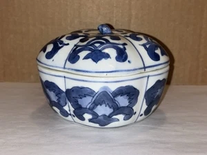Vintage Chinoiserie Blue White Ceramic Candy Trinket Powder Jar Floral - Picture 1 of 8