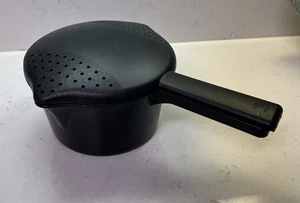 Pampered Chef 2776 Small Micro Cooker Microwave Steamer 4 Cup 1 Qt Black USA - Picture 1 of 10