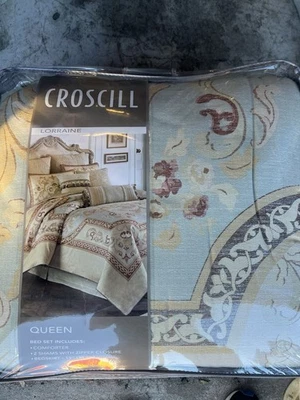 Croscil Queen Bed Set, 1 Queen Comforter (92”x96”), 2 Standard Shams, 1 Bedskirt - Image 1 of 3