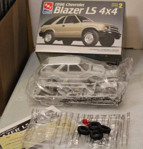 AMT ERTL 1996 Chevrolet Blazer LS 4x4 camion 1/25 model kit 8979 - Foto 1 di 5
