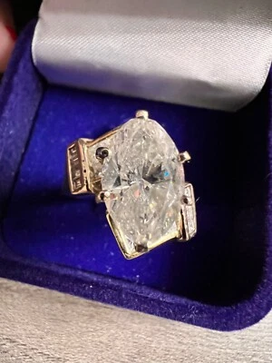 Stunning engagement ring 3.3ct oval 14k yellow gold 1.5cttw Princess Baguette - Image 1 of 4