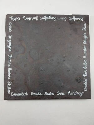 Bandeja de tabla de queso de pizarra con aperitivo decorativo para nombres de queso 12x12" Foto 1 de 4