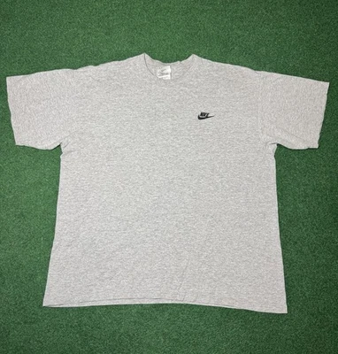 Camiseta De Colección Años 90 Nike Hecha en EE. UU. Minimalista Swoosh Bordada Gris Grande Relajada Foto 1 de 4