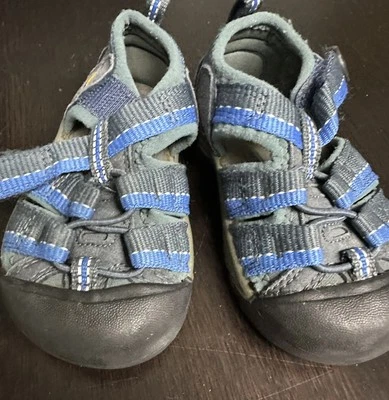 Sandalias de agua impermeables Keen para senderismo Newport H20 azul marino EE. UU. 5 para niños pequeños Foto 1 de 4