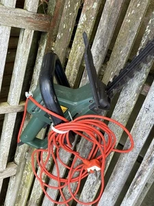 Hedge Trimmer Black & Decker GT220 Corded Mains - Picture 1 of 7