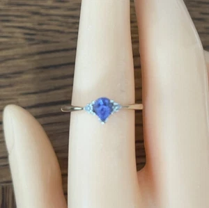 Anello a grappolo tanzanite e diamanti oro giallo 9 carati, Regno Unito o 1/2, taglia UE 55 1/2 - Foto 1 di 6