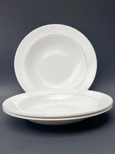 "3 cuencos de sopa/pasta con borde Wedgwood Vera Wang Blanc Sur Blanc 9"" adornos de platino nuevos" - Imagen 1 de 17