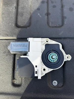 ✅09-14 VW Volkswagen CC power window motor rear left driver side 3C8839461J OEM - Image 1 of 4