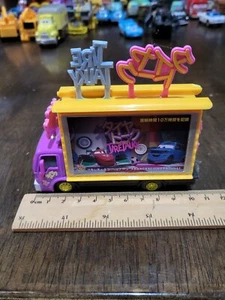 Coches/camiones Mattel Disney Pixar Taia Decotura Cruisin' Tokio escala 1:55 - Imagen 1 de 4