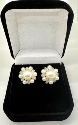 Aretes de perlas y diamantes Heng Ngai HN de oro amarillo de 14 k Foto 1 de 4