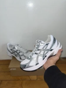 Asics Gel 1130 Blanco/Plata Pura - Talla UK 10 1201B020-100 Nuevo en mano ✅️ - Imagen 1 de 9