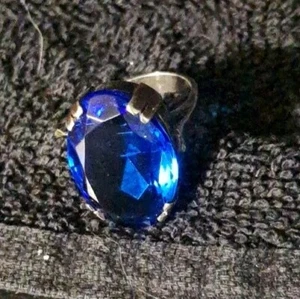 STERLING SILVER MULTIFACETED GLASS BLUE RING SIZE 7 NO BOX - Picture 1 of 11