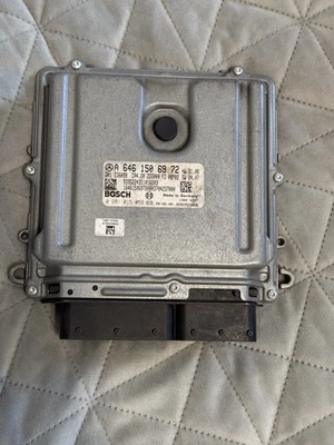 OEM Mercedes W906 Sprinter Engine Control Unit 6461506972 BOSCH 0281015059 - Image 1 of 3