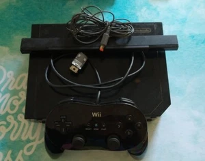 Console Wii  RVL-101 USA Console Bundle w/ Wiimote & Accessories  - Picture 1 of 5