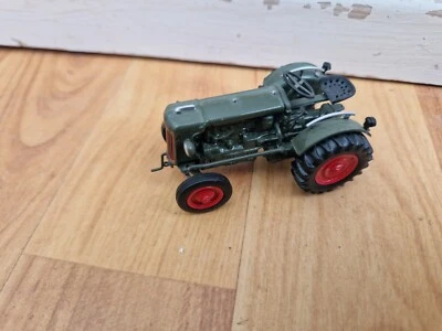 HACHETTE UNIVERSAL HOBBIES 1/43 CLASSIC 1951 HURLIMANN H12 DIECAST TRACTOR - Image 1 of 3