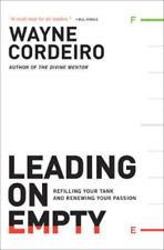 Wayne Cordeiro  Leading on Empty – Refilling Your Tank and Renewing  (Paperback)