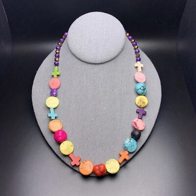 Collar con cuentas cruz arco iris imitación turquesa teñida piedra audaz Foto 1 de 4