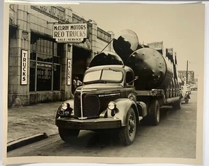 1945 Photograph Truck Outside McElroy Reo Trucks Birmingham AL 2018 3rd Avenue S - Picture 1 of 2