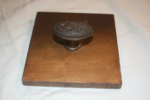 Muestra de vendedor montada vintage de Russwin perno de latón - Imagen 1 de 4