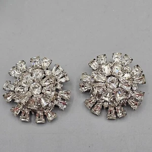 Signed WEISS Clip On Earrings Silver Tone Clear Rhinestone Rosette Starburst Vtg - Picture 1 of 9