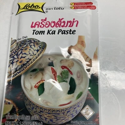 Sopa de pollo de coco picante sobre tailandés Lobo, Tom Ka Foto 1 de 2