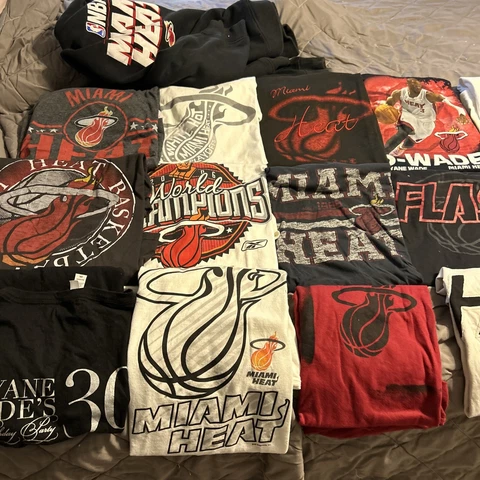 NBA Miami Heat Lot of 15 t shirts and 1 sweatshirt Cover