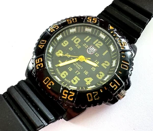 Luminox Men's Diver Watch Rubber Strap Runs Swiss Made 8198 - Picture 1 of 15