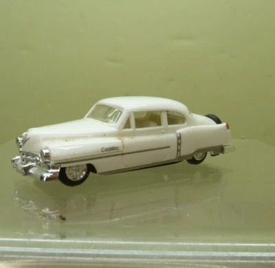 Cadillac Praline 1954 cupé con kit continental escala HO 1/87 sedán blanco Foto 1 de 4