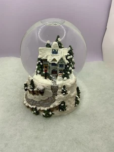 Thomas Kinkade Christmas Cottage Schneekugel Musikwerke beleuchtet  - Bild 1 von 7