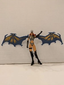 Kenner DC Legends of The Dark Knight Batgirl Action Figure 1998 - Picture 1 of 8