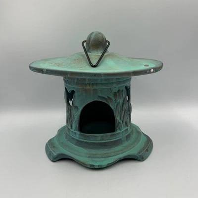 Linterna de jardín japonesa vintage pátina verde azulado estilo pagoda luz de acento exterior Foto 1 de 4